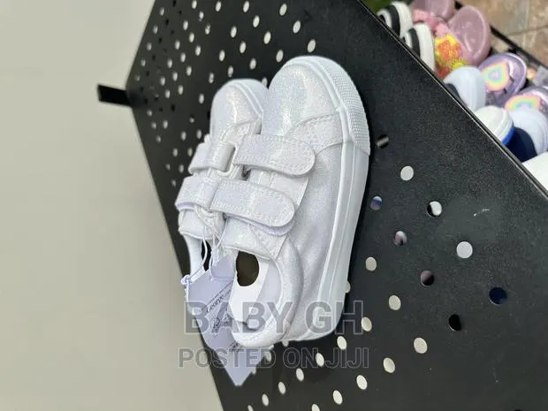 White Sneaker · Photo 1