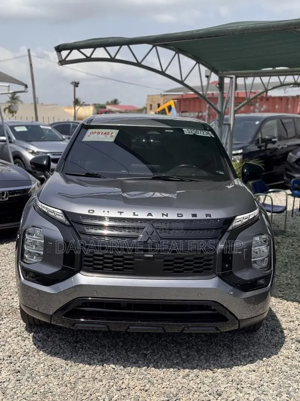 Mitsubishi Outlander 2023 Gray · Photo 1