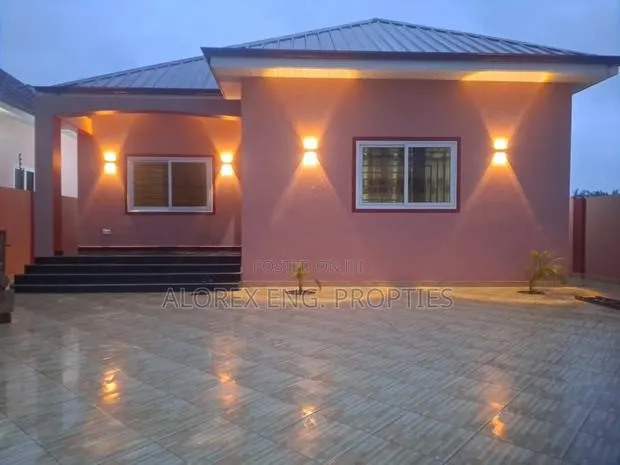 3bdrm House in House, Oyarifa for sale · Photo 1