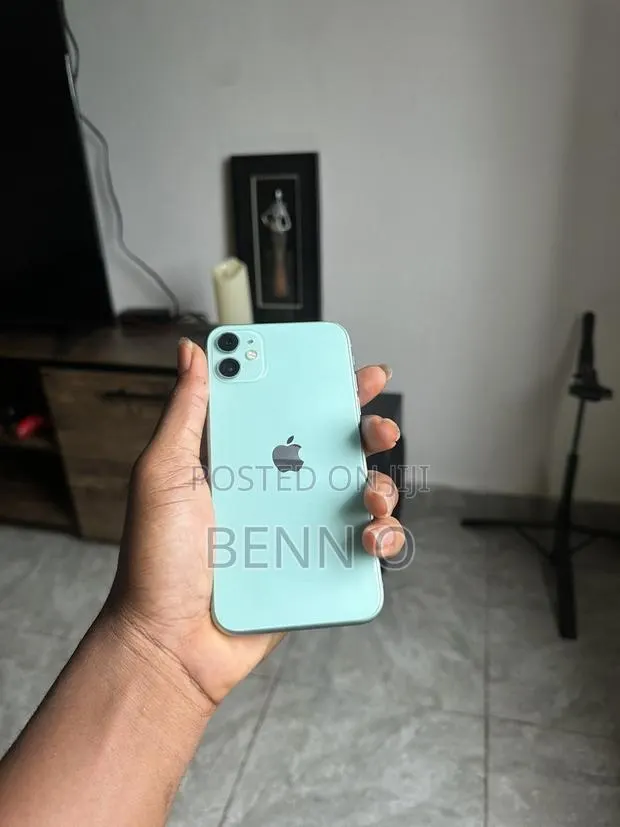 Apple iPhone 11 128 GB Green · Photo 1