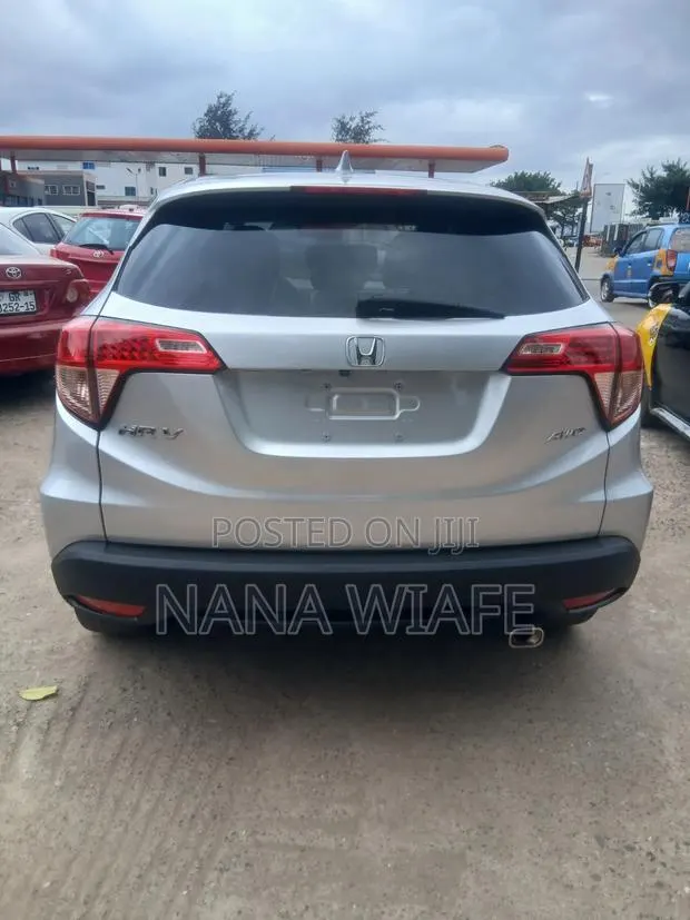 Honda HR-V 2017 Silver · Photo 1