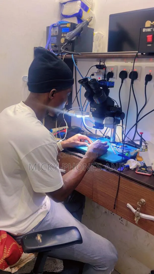 We Repair the iPhone's Motherboard Issues · Photo 1