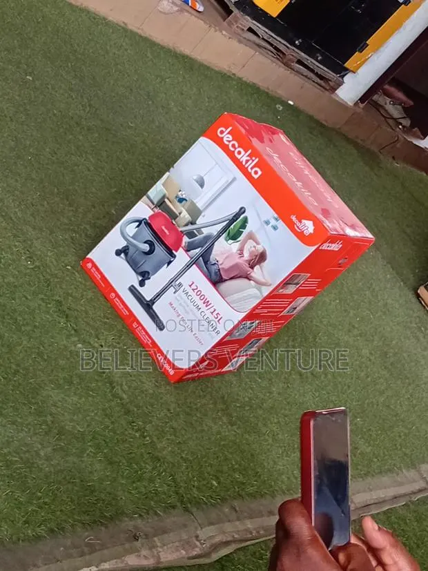 High-Suction Vacuum Cleaner With Dust Filter · Photo 1