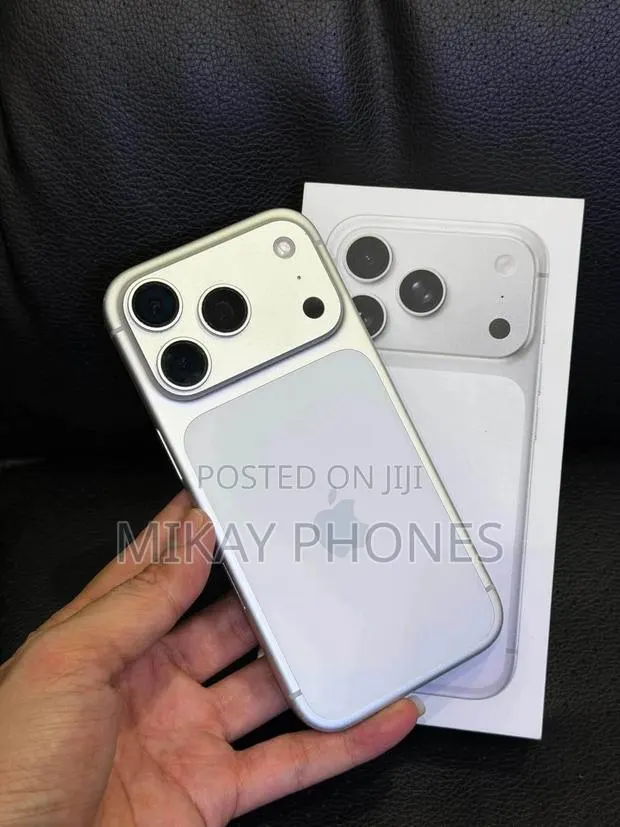 Apple iPhone 17 Pro Max 512 GB Silver · Photo 1
