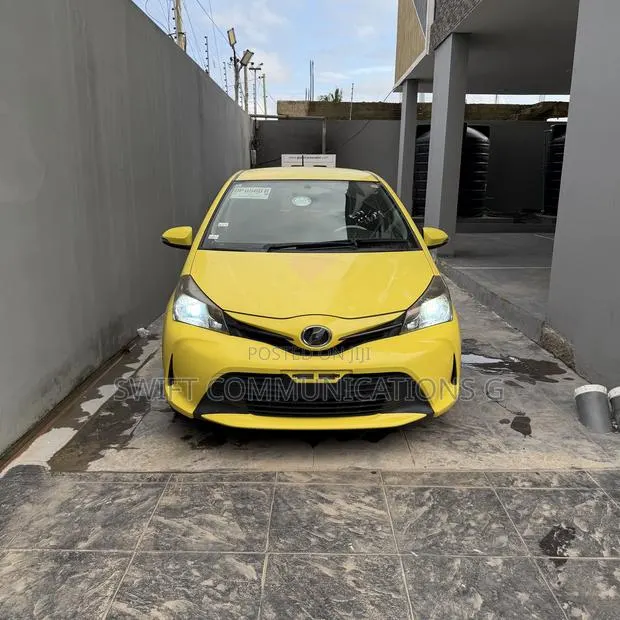 Toyota Vitz 1.5 FWD 5dr 2015 Yellow · Photo 1