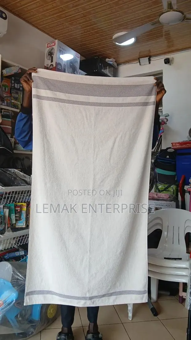 Bath Towel 30"×53 100 % Cotton · Photo 1