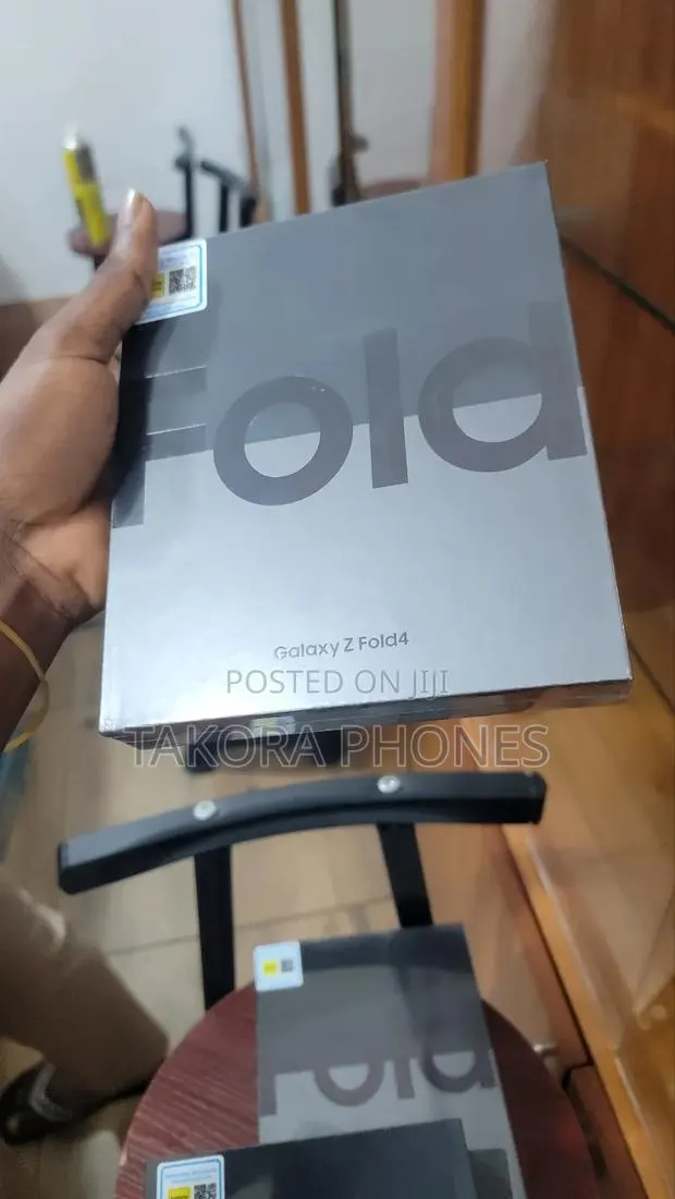 New Samsung Galaxy Z Fold4 256 GB Blue · Photo 1