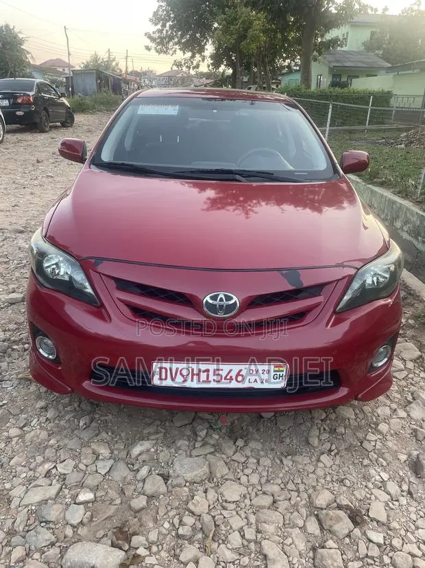 Toyota Corolla 2013 Red · Photo 1