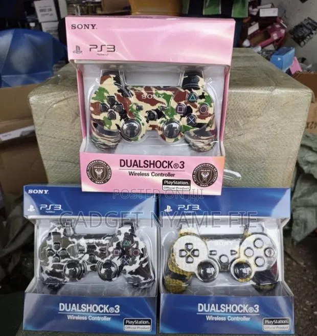 DualShock PlayStation 3 Game Controllers · Photo 1