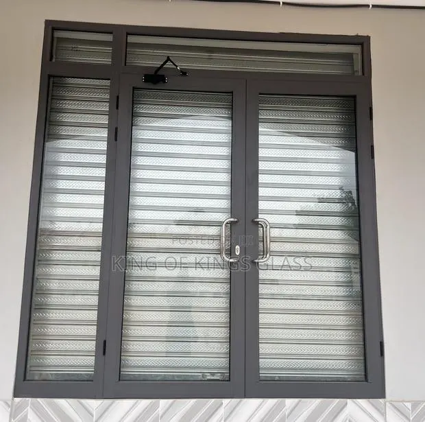 Double Hinge Door · Photo 1