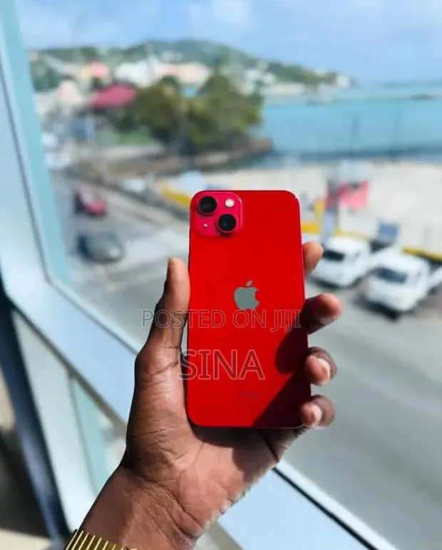 Apple iPhone 13 128 GB Red · Photo 1