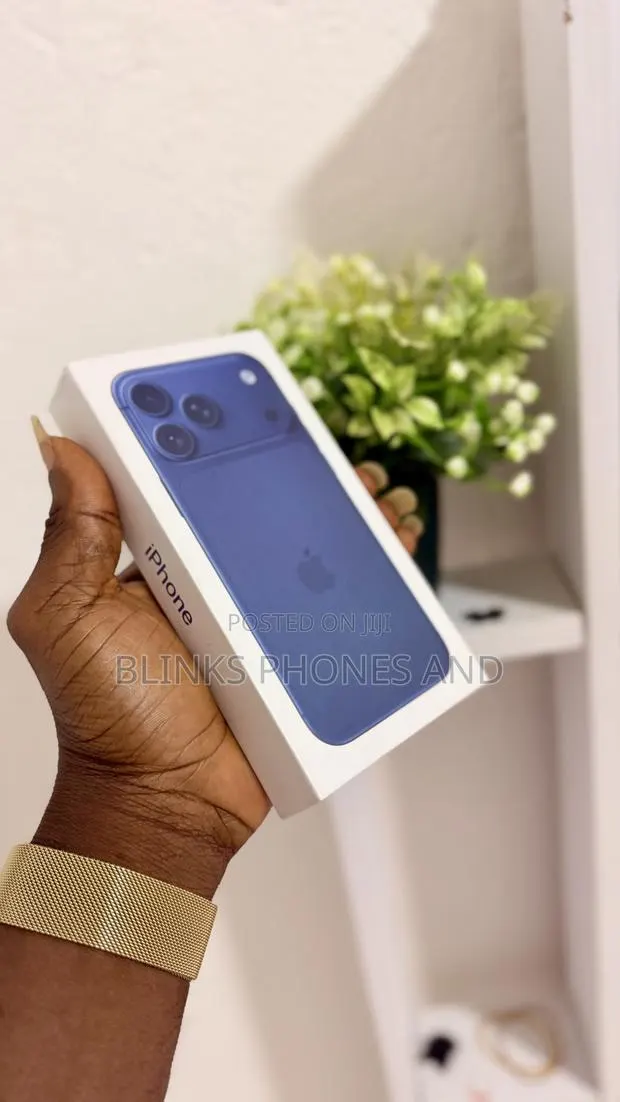 New Apple iPhone XR 128 GB Blue · Photo 1
