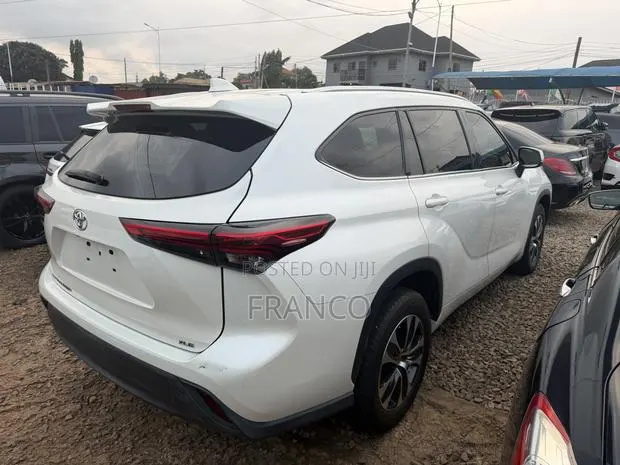 Toyota Highlander XLE 2022 White · Photo 1
