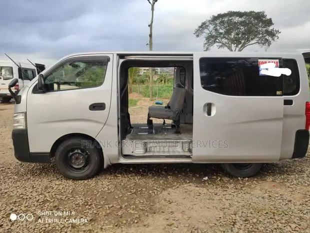 Nissan Caravan (Urvan) 2016 Silver · Photo 1