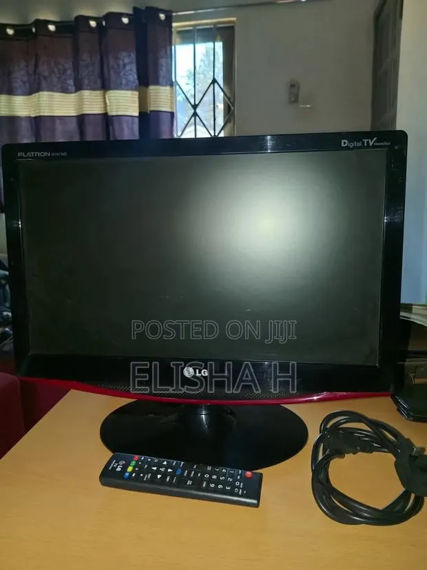 Monitor and Digital TV · Photo 1
