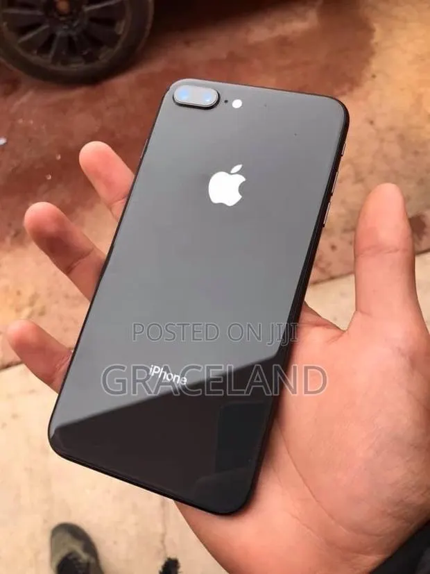 Apple iPhone 8 Plus 64 GB Black · Photo 1