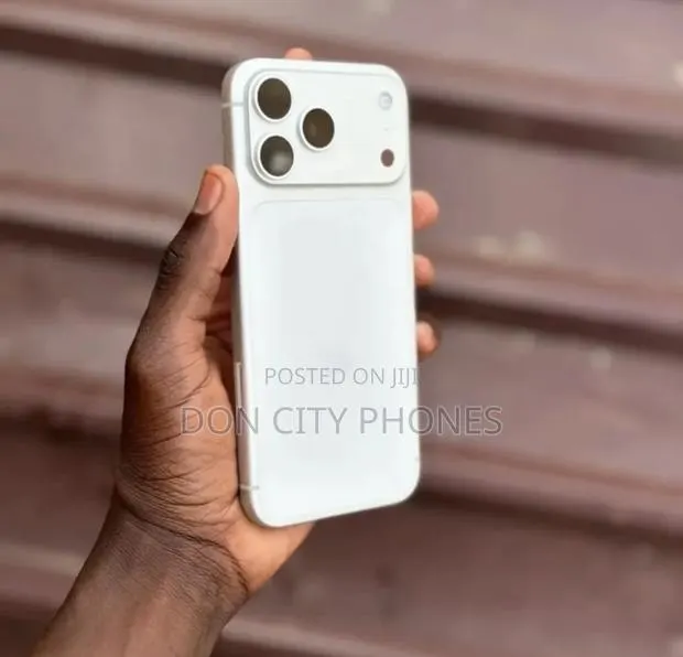 Apple iPhone 17 Pro Max 256 GB White · Photo 1