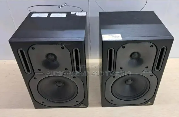 Behringer Truth B2030a · Photo 1