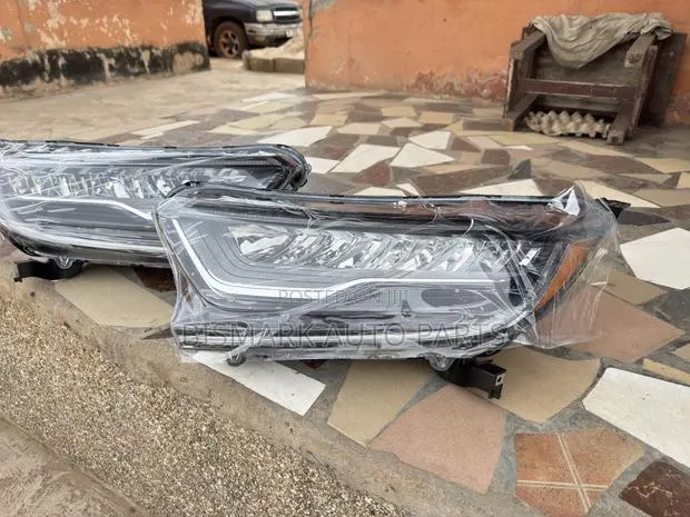Honda CRV 2017 2018 2019 2020 2021 2022 Headlight Pair · Photo 1