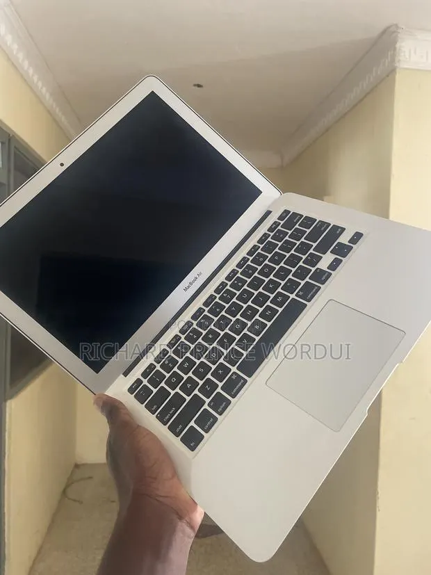 Laptop Apple MacBook Air 8GB Intel Core i7 eMMC 256GB · Photo 1