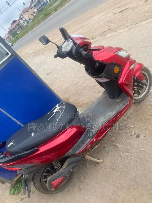 Royal Motorcycle 2025 Red · Photo 1