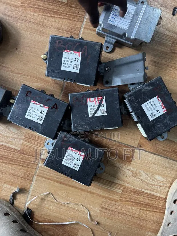2017-2022 Honda Cr-v Power Tailgate Control Module (74970-Tla-A61) · Photo 1