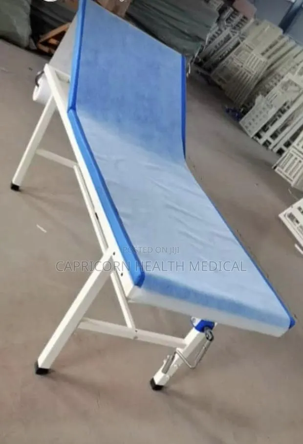 Examination Bed Couch + Roller Bedsheet · Photo 1