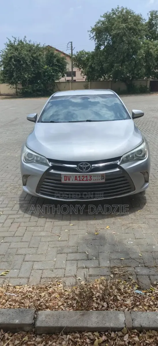Toyota Camry 2016 Silver · Photo 1