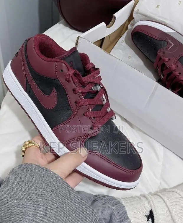 Air Jordan 1 Low "Dark Beetroot" · Photo 1