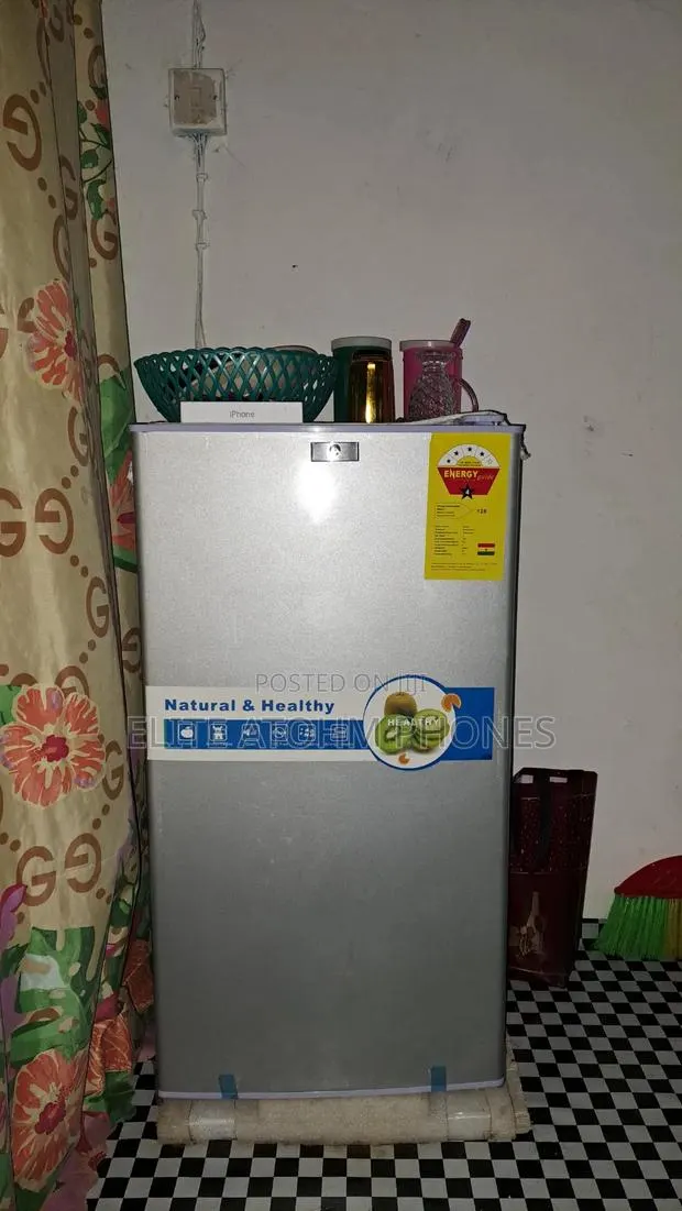 Single Door Table Top Fridge · Photo 1