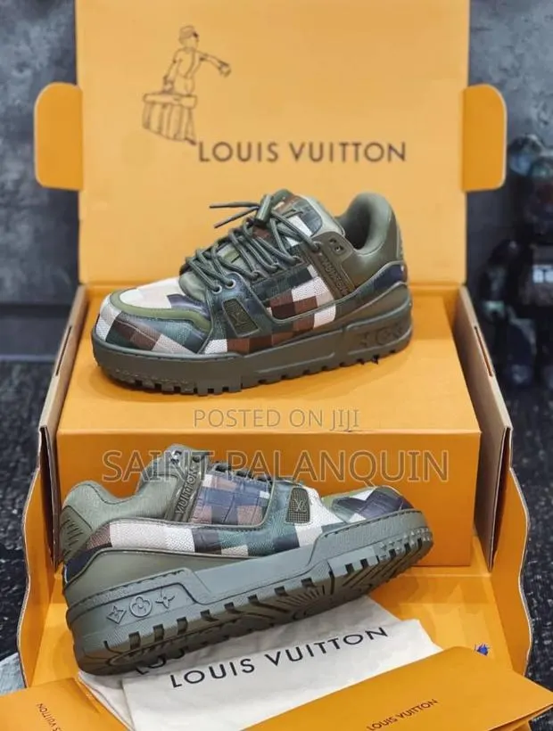 Louis Vuitton Sneakers · Photo 1