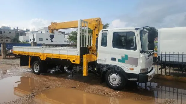 Hyundai 5 Ton Craine Car · Photo 1
