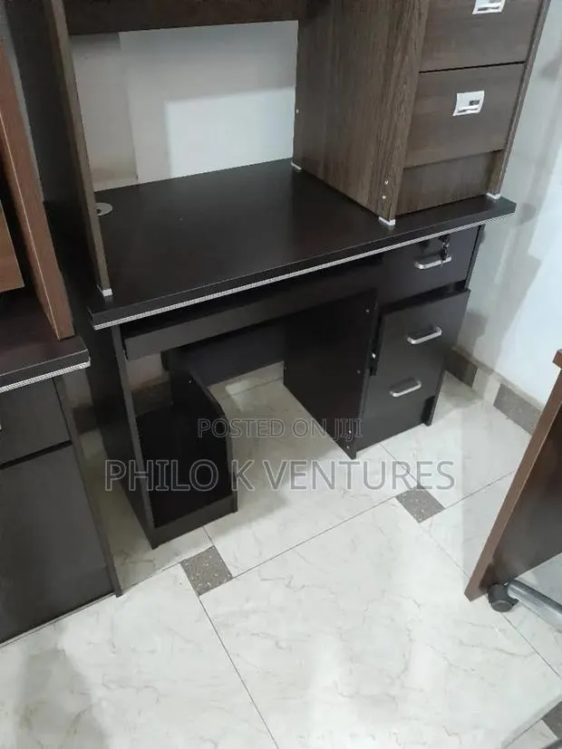 Computer Desk/ Working Table · Photo 1