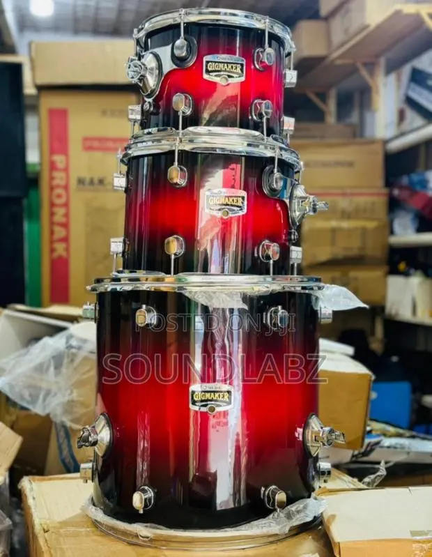 Yamaha 5set Drums With 2cymbals · Photo 1