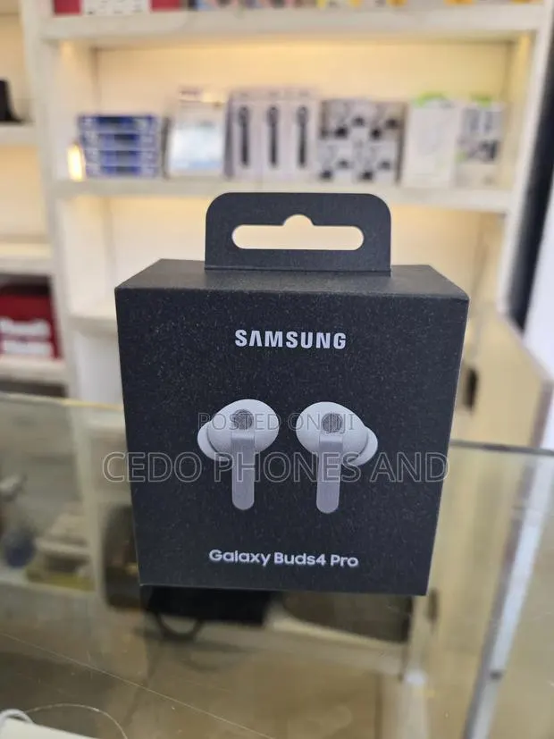 Samsung Galaxy Buds 4 Pro ( White ) · Photo 1