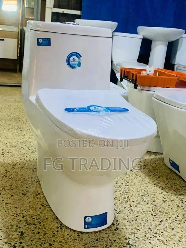 Water Closet - Combined Unit - Toilet Seat · Photo 1