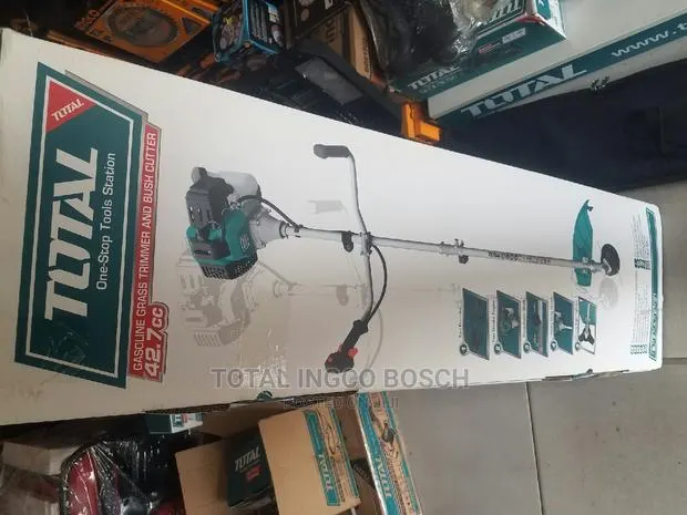 Total Grass Trimmer and Bush Cutter (42.7cc) · Photo 1
