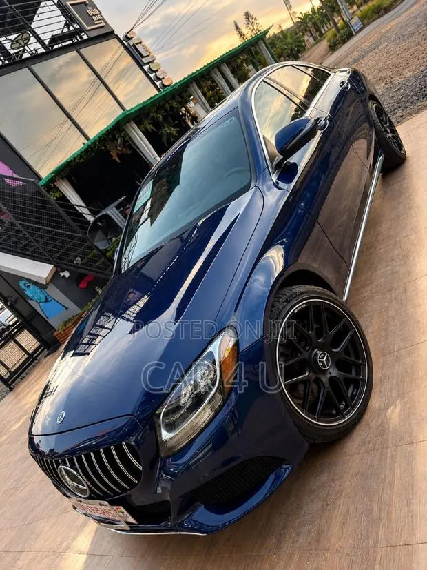 Mercedes-Benz C300 2018 Blue · Photo 1