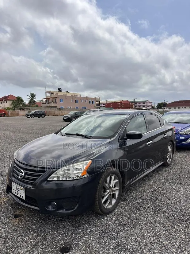 Nissan Sentra SR 4dr Sedan (1.8L 4cyl CVT) 2015 Black · Photo 1