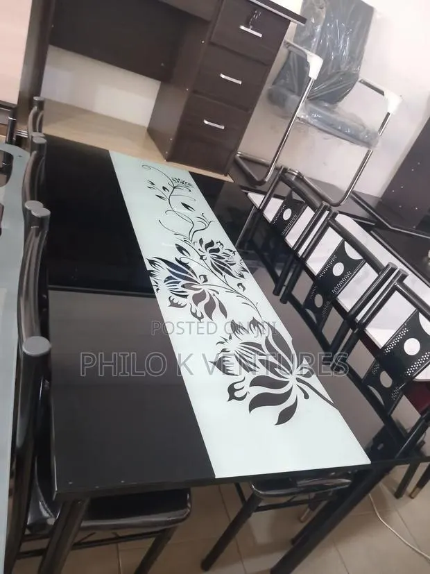 Mirrored Table Dining Set for Reasonable Price · Photo 1