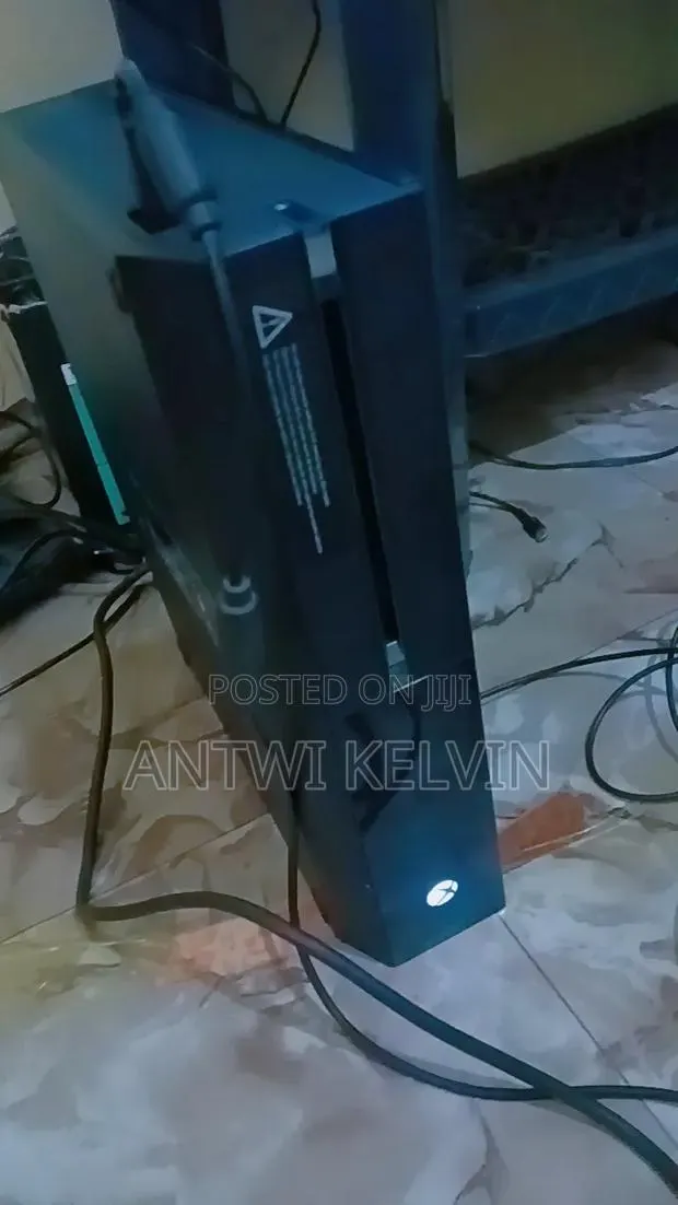 Xbox One Console · Photo 1