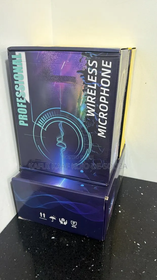 4 in 1 Wireless Microphone · Photo 1