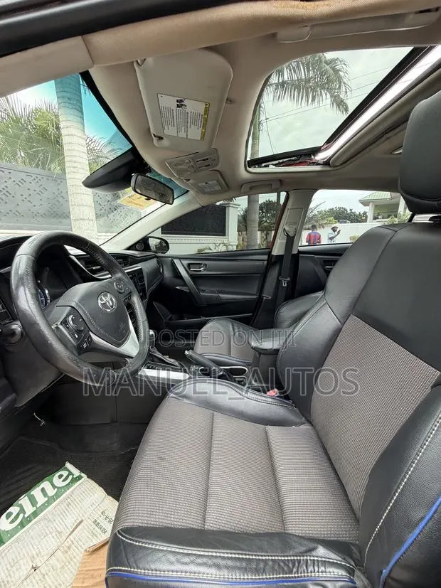 Toyota Corolla SE 4dr Sedan (1.8L 4cyl CVT) 2017 Red · Photo 1