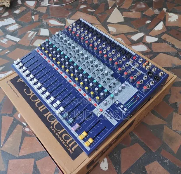 Soundcraft Efx12 12-Channel Analog Mixer · Photo 1