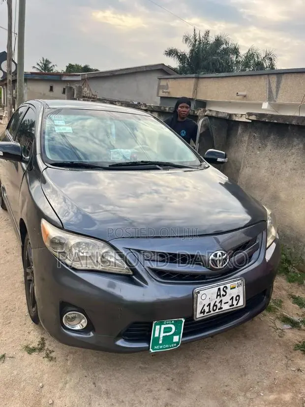 Toyota Corolla 2013 Gray · Photo 1