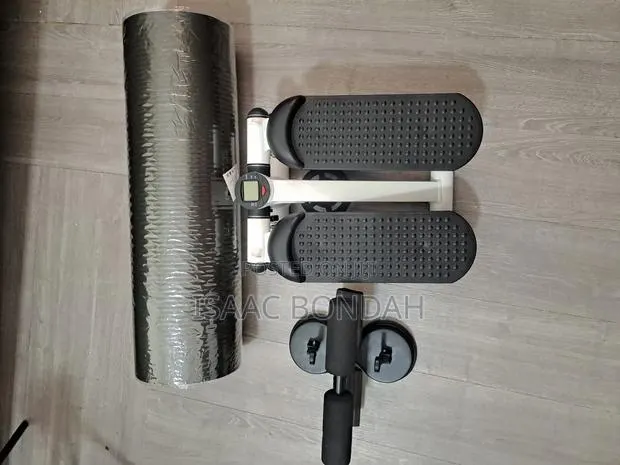 Mini Steppers With Yoga Mats and Sit Up Bar · Photo 1