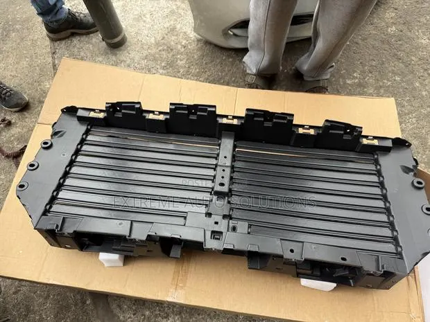 Ford F150 2021,2022,2023,2024 Shutter Grille · Photo 1