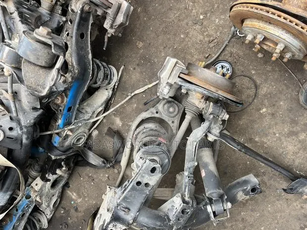 RAV4 2008/2018 Back Axle Complete · Photo 1