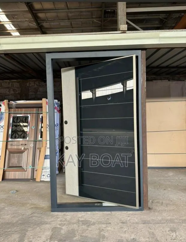 A Huge Pivot Door · Photo 1