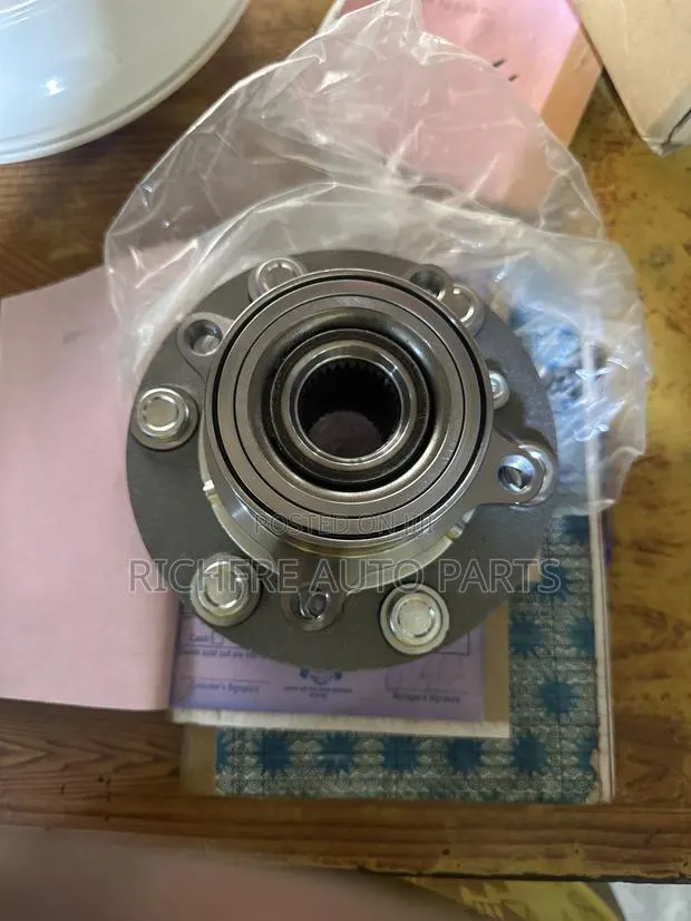 Mitsubishi L200 2016 Front Hub HIGH QUALITY · Photo 1